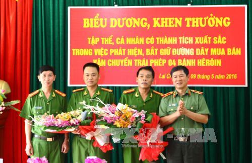 Khen thưởng tập thể, cá nhân vừa phá chuyên án lớn về ma túy ảnh 1